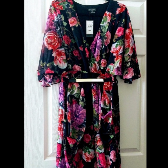 City Chic Dresses & Skirts - City Chic Chelsea Floral Dress